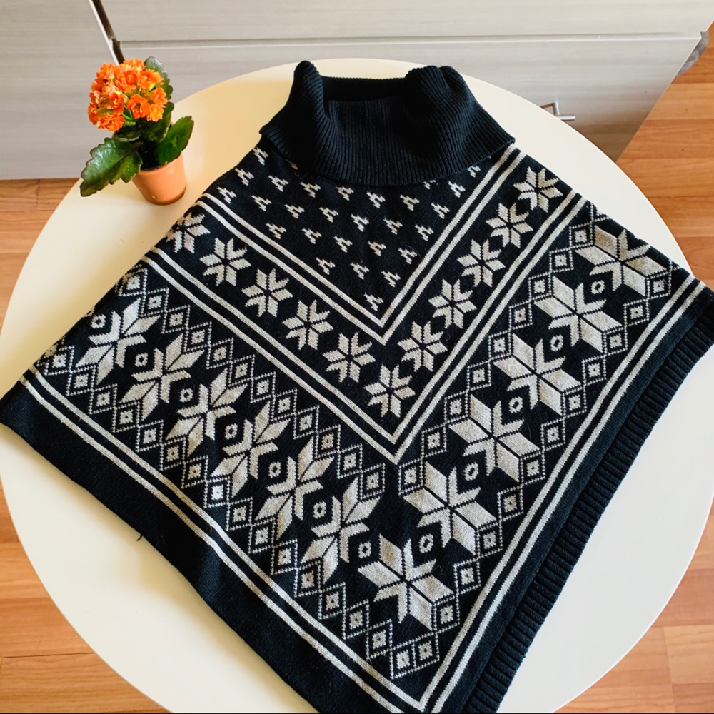 black and white poncho!